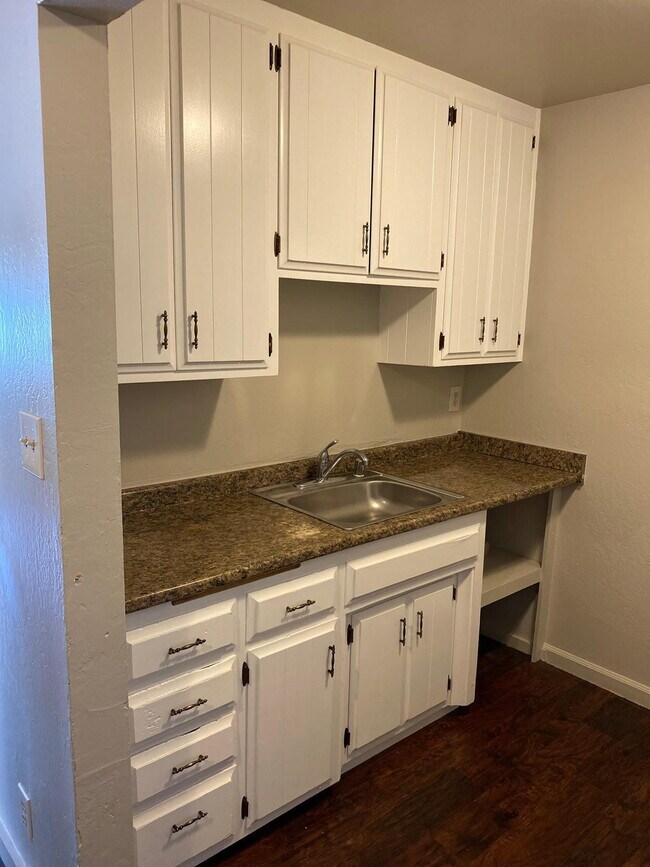 Building Photo - 2469 Colina Ct