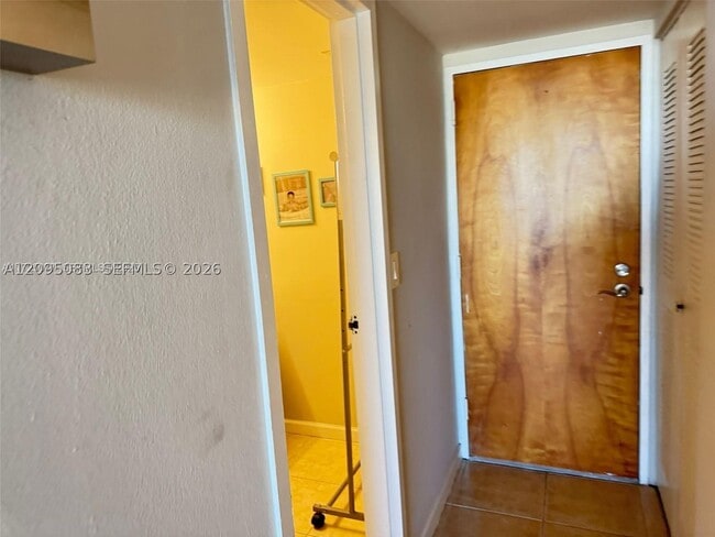 Building Photo - 7601 E Treasure Dr
