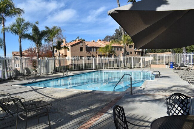 Building Photo - 3 Bedroom 2.5 Bath Townhome in the Knolls- El Cajon