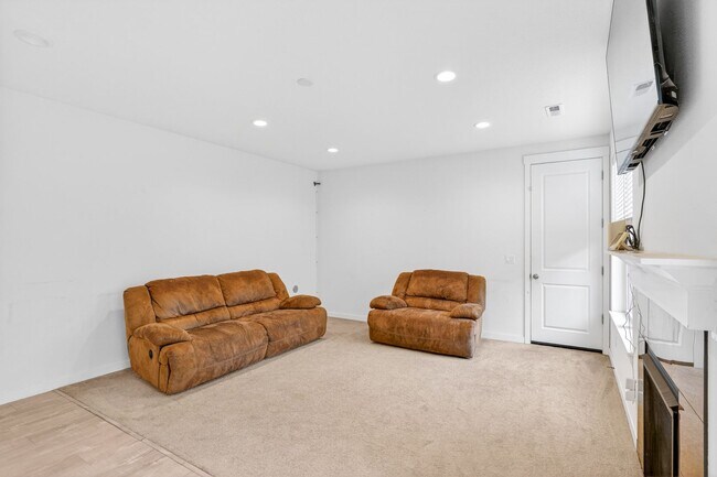 Building Photo - Modern Happy Valley Home with Open-Concept Living & Private Yard