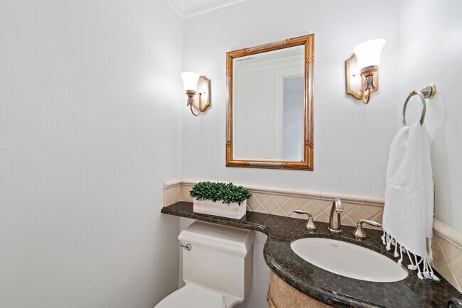 Building Photo - Newport Beach Townhome