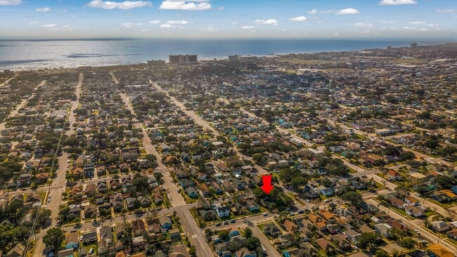 Building Photo - 4823 Fannin Dr