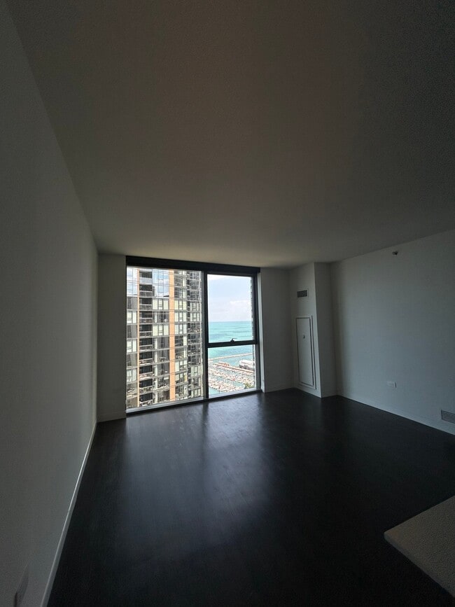 Building Photo - 458 E Waterside Dr