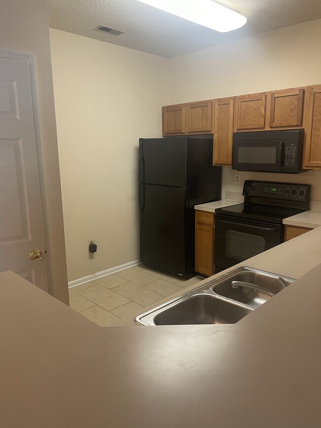 Building Photo - 7210 Bogley Rd