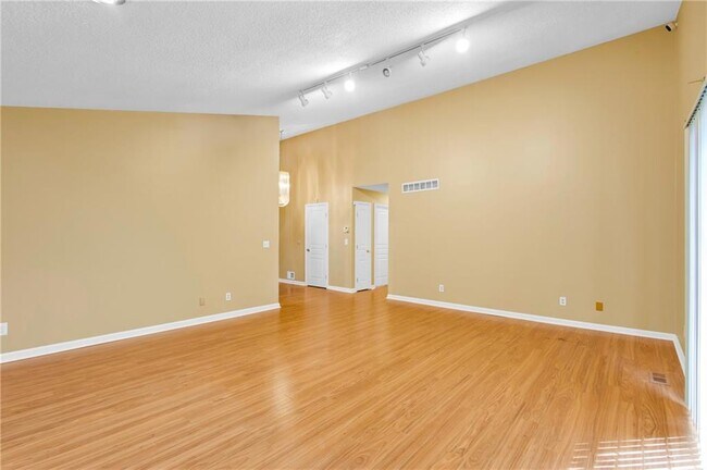 Building Photo - 2755 Janet St