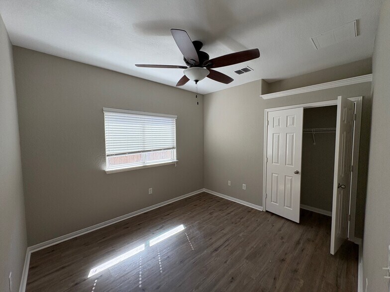 Bed 3 - 3960 Wensledale Dr