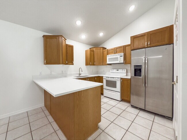 Building Photo - Spacious, NEWLY RENOVATED 3-Bedroom, 2-Bathroom Condo in Bountiful!
