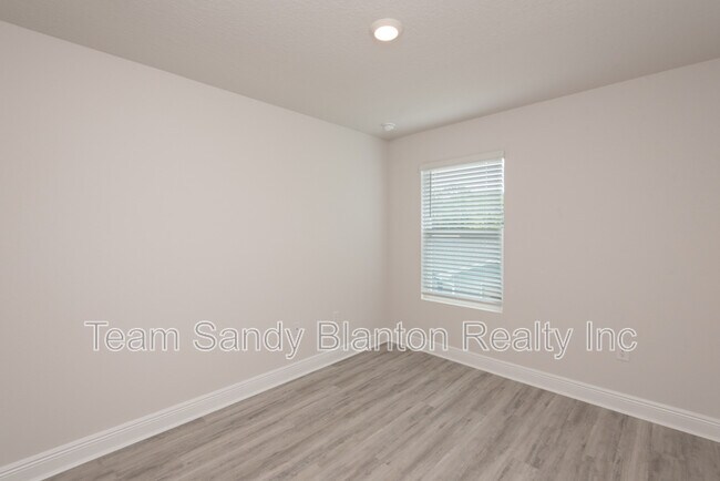 Building Photo - 8706 Meadow Flower Ln