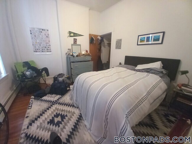 Building Photo - 38 Newton St