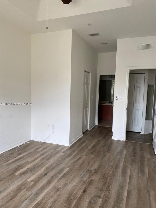 Building Photo - 8999 NW 107 Ct