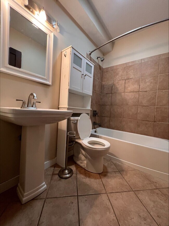 Building Photo - Coming Soon!!! Spacious 5 bedroom House Wi...