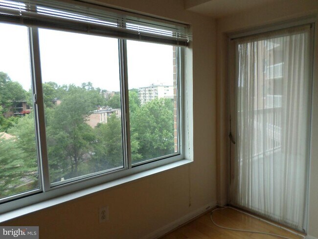 Building Photo - 3101 N Hampton Dr