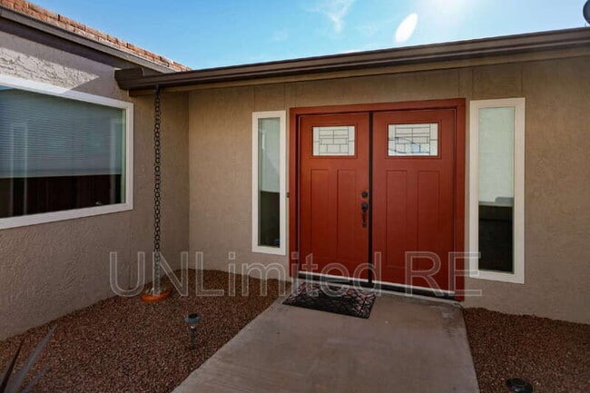 Building Photo - 2960 Star Dr