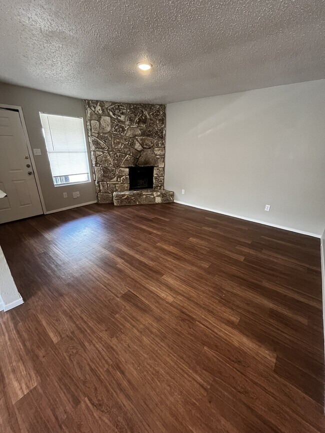 Building Photo - 821 Bracewood Cir