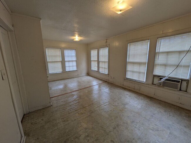 Building Photo - 4225-4225 Ector Ave