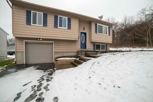 Building Photo - 536 Hyatt Ave