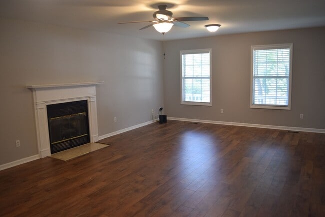 Building Photo - Spacious and Cozy 3-Bedroom Home in a Great Location