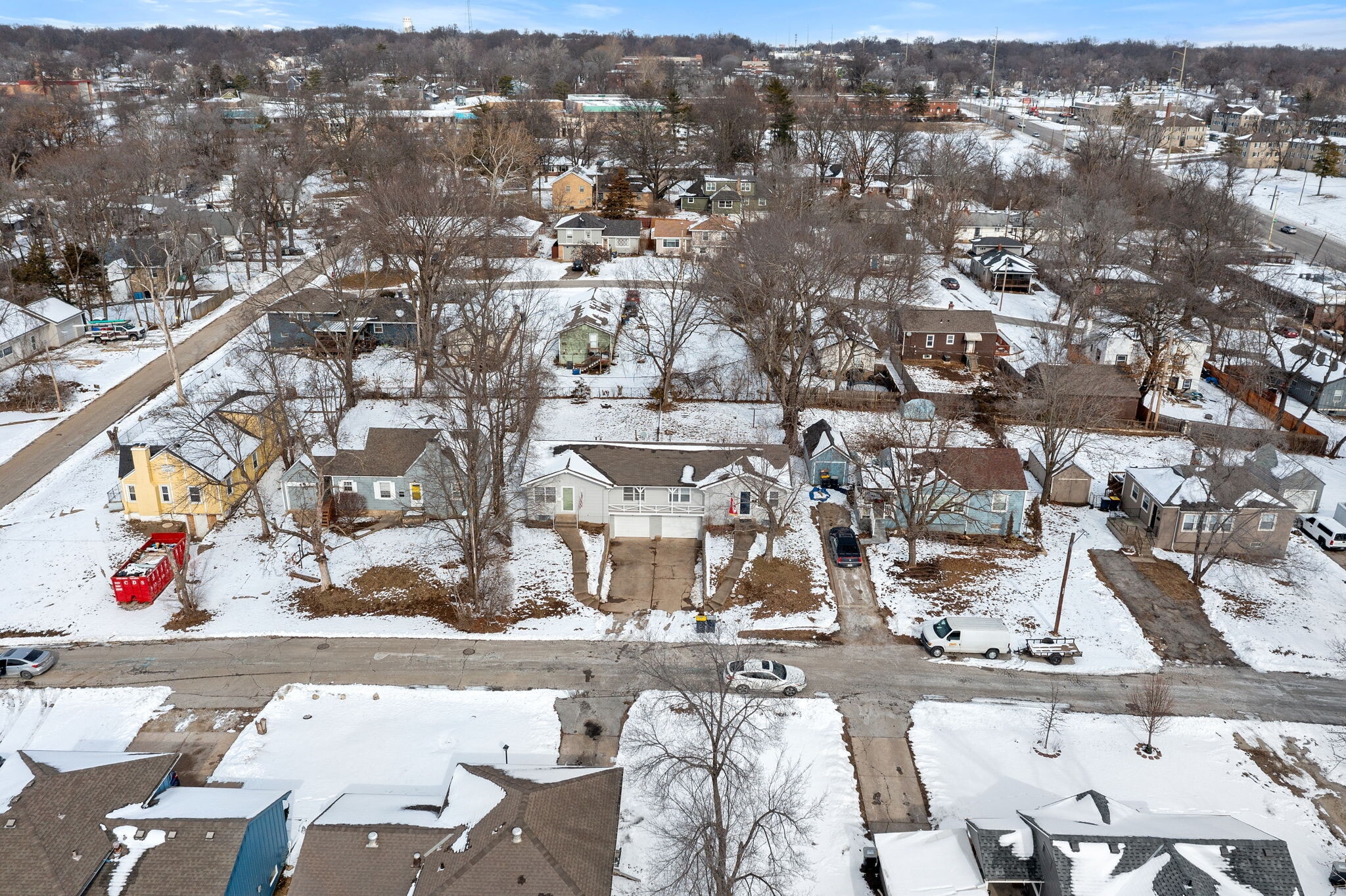 Building Photo - 906 E 84th St