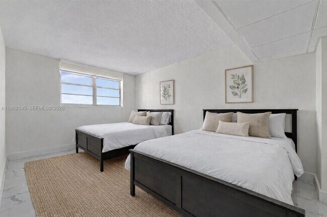 Building Photo - 3901 S Ocean Dr