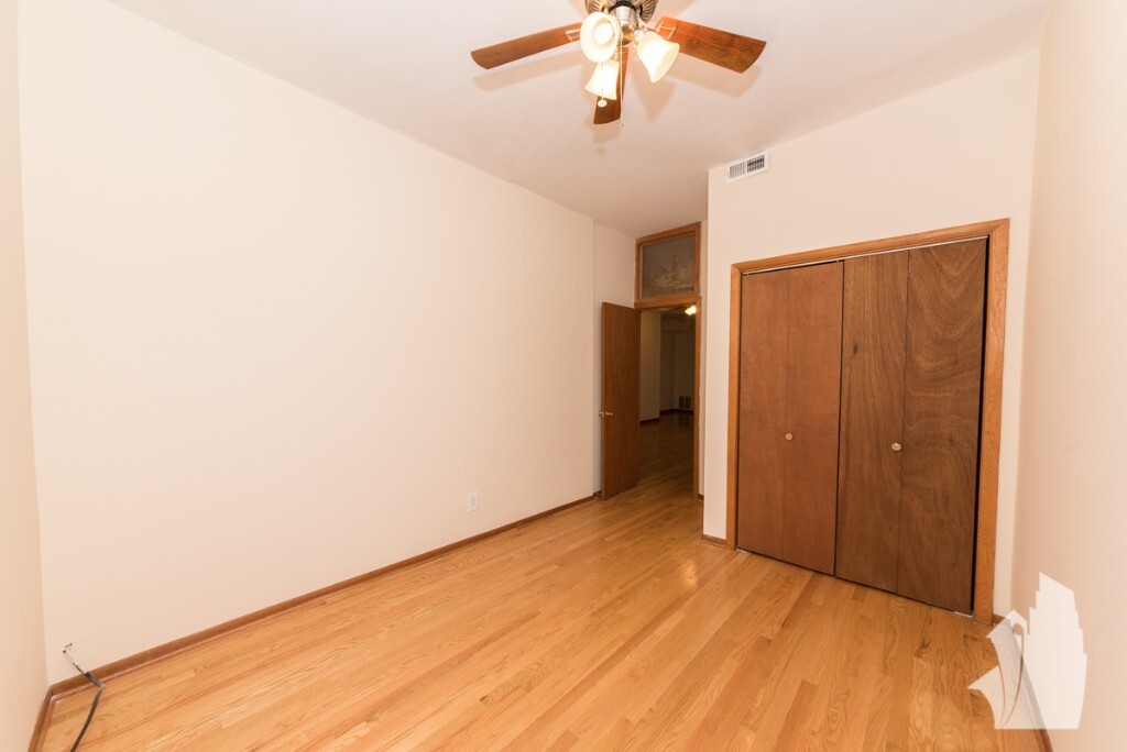 Building Photo - 1218 W Wrightwood Ave