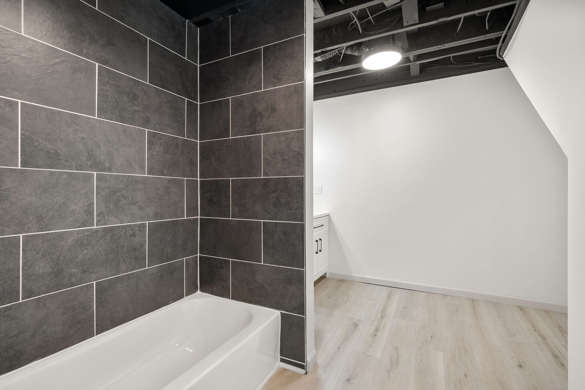 Building Photo - 822 E 72nd St