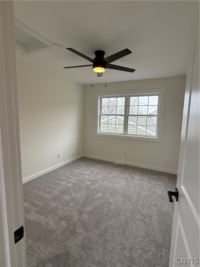 Building Photo - 6996 Lakeshore Rd