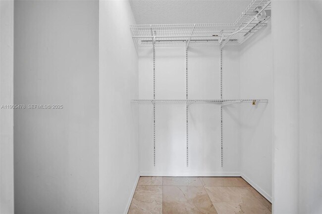 Building Photo - 4000 Alhambra Cir