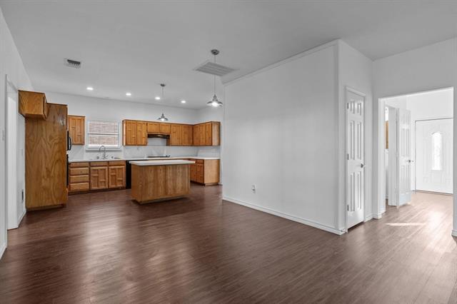 Building Photo - 6814 Silver Lake Dr