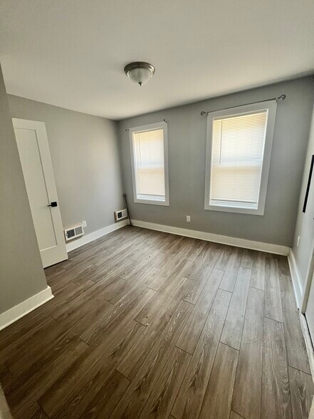 Unit 1R - 26 Yale Ave