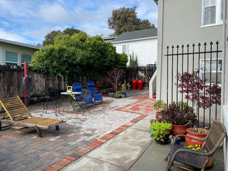 Building Photo - 203 Howard St