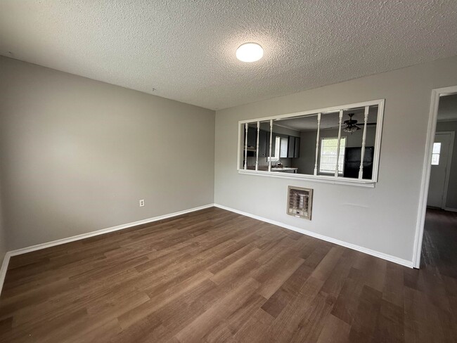 Building Photo - 119 Jelk St