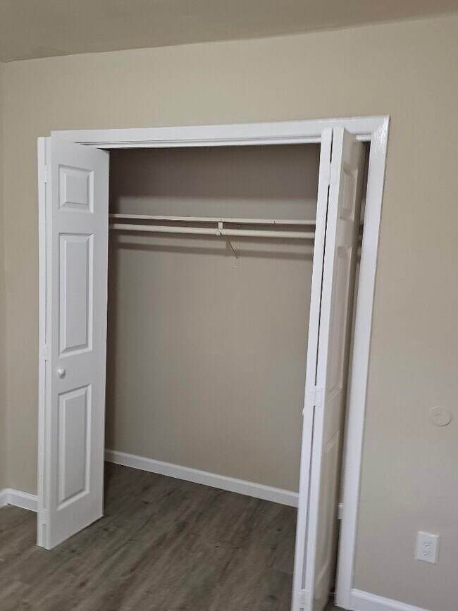 Building Photo - 6815 Beachwood St