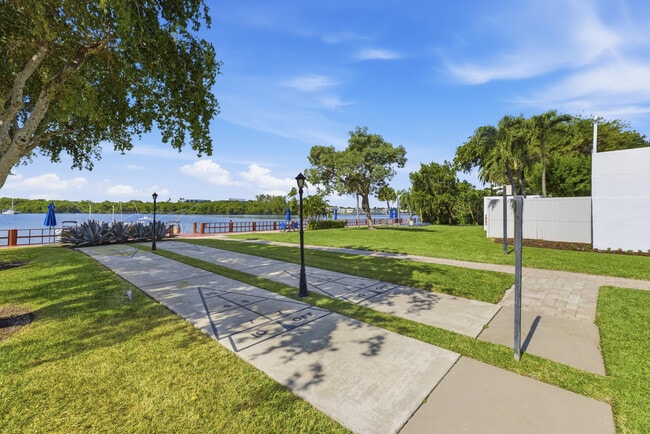 Building Photo - 2121 N Ocean Blvd