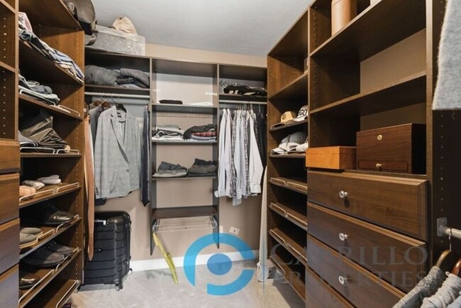 Building Photo - 2047 Finch Ln