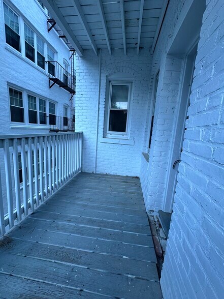 Building Photo - 5 Ellsworth Ave