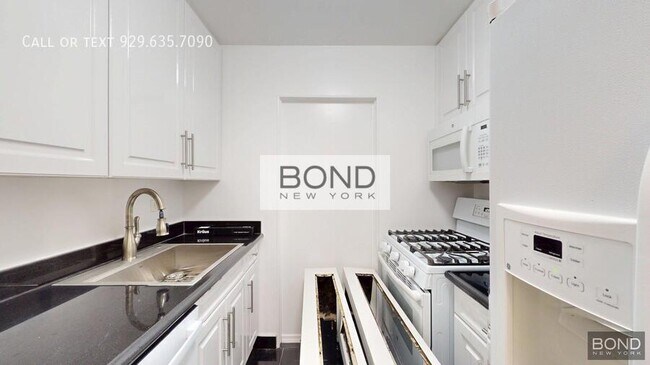 Building Photo - 400 E 71st St