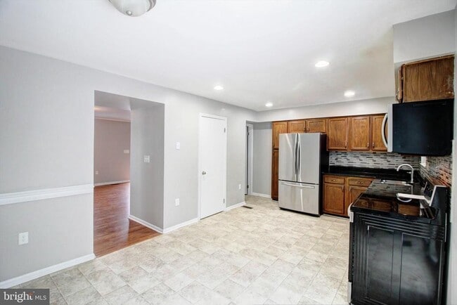 Building Photo - 101 S Oak Cliff Ct
