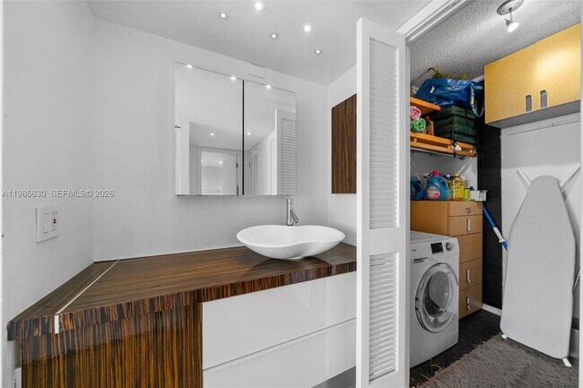 Building Photo - 11 Island Ave