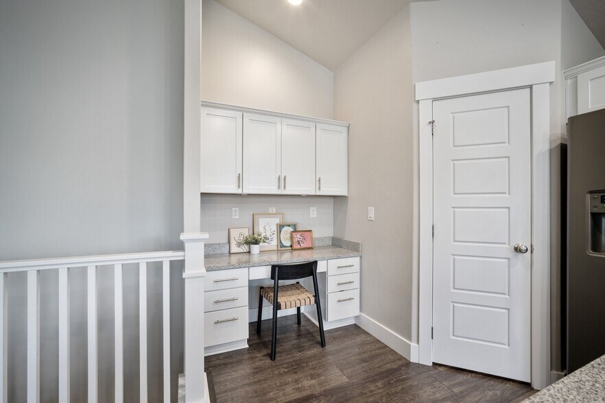 Building Photo - 707 W Ridgeline Dr
