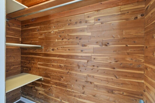 Building Photo - Beautifully maintained 2-bed/2-bath single-family residence is available for rent in one of West ...