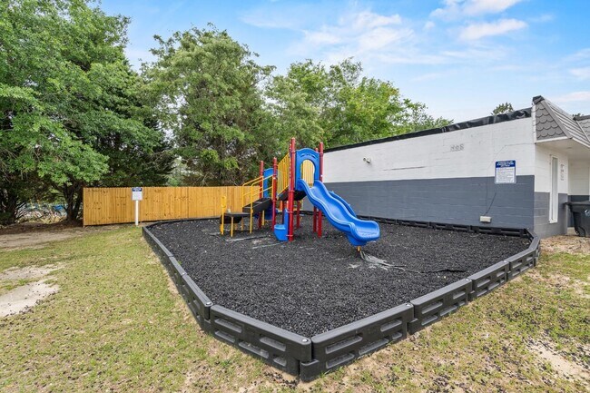Building Photo - 600 Ermine Rd