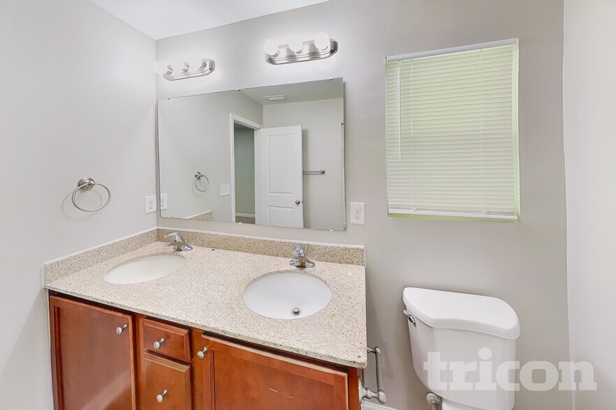 Building Photo - 5633 Idlewild Rd N