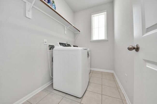 Building Photo - 10618 Amador Peak Dr