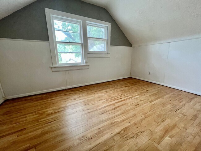 Building Photo - Wonderful 2 Bedroom 1 Bath Single Family Home!!
