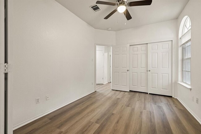 Building Photo - 903 Luke Ln
