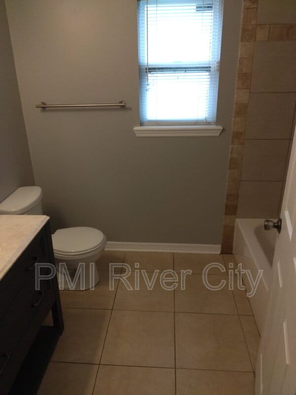 Building Photo - 818 Filmore Ln