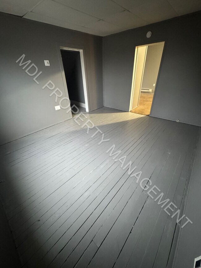 Building Photo - 311 Elm St