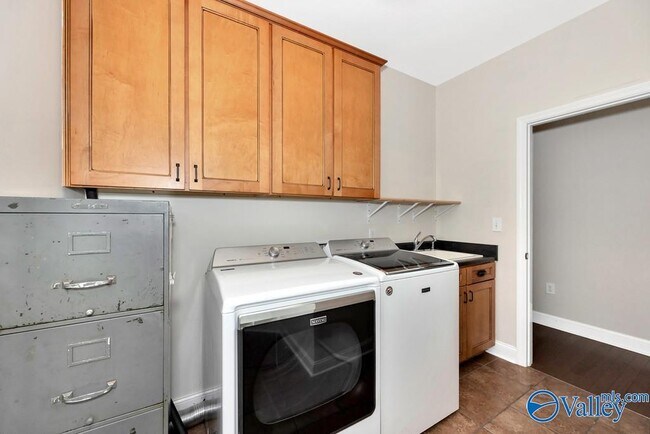 Building Photo - 4706 Old Maple Ct