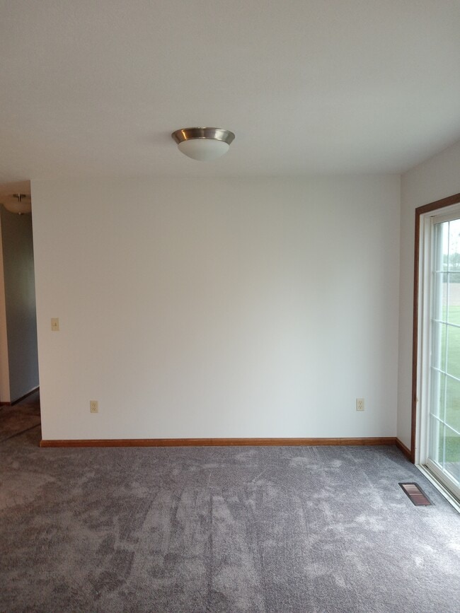 Building Photo - 316 Willowbend Cir