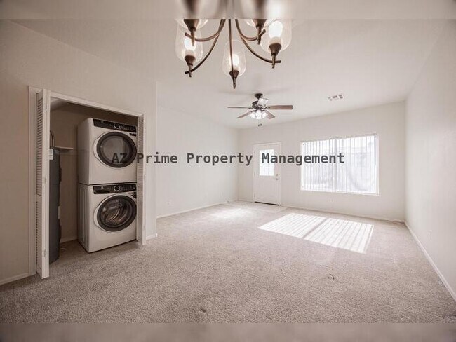 Building Photo - 1961 N Hartford St